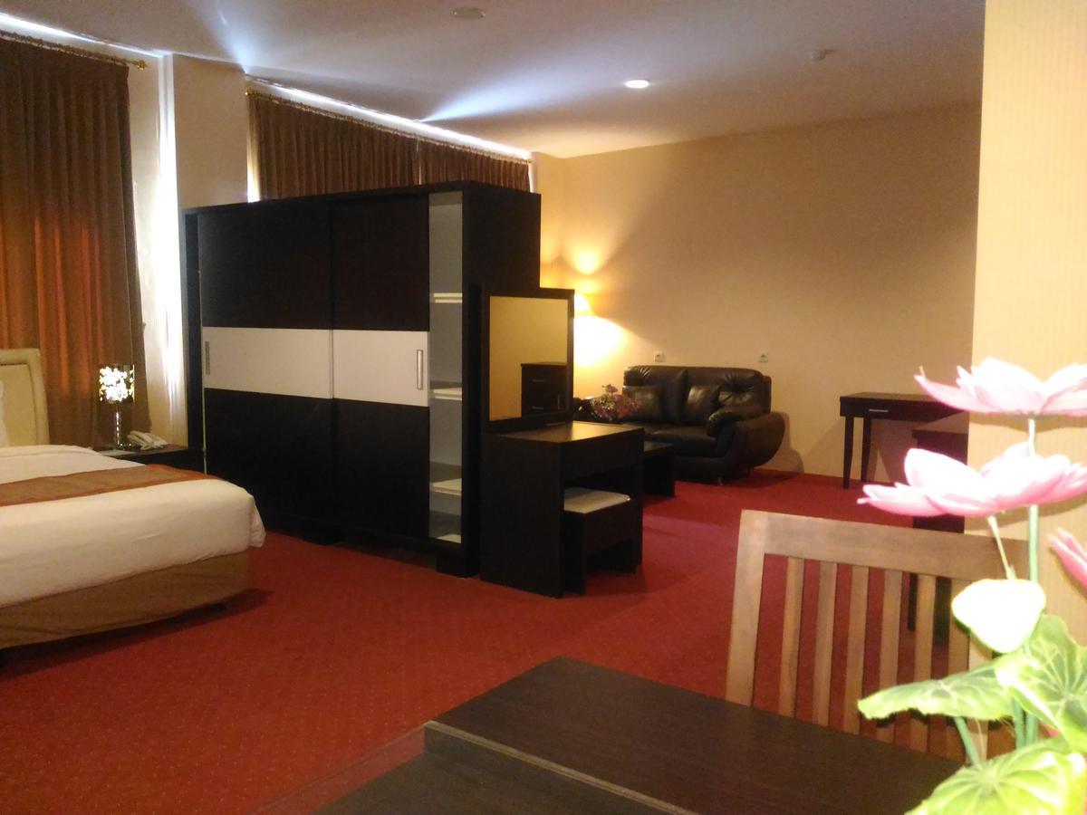 Grand Royal Taliwang Hotel Zewnętrze zdjęcie