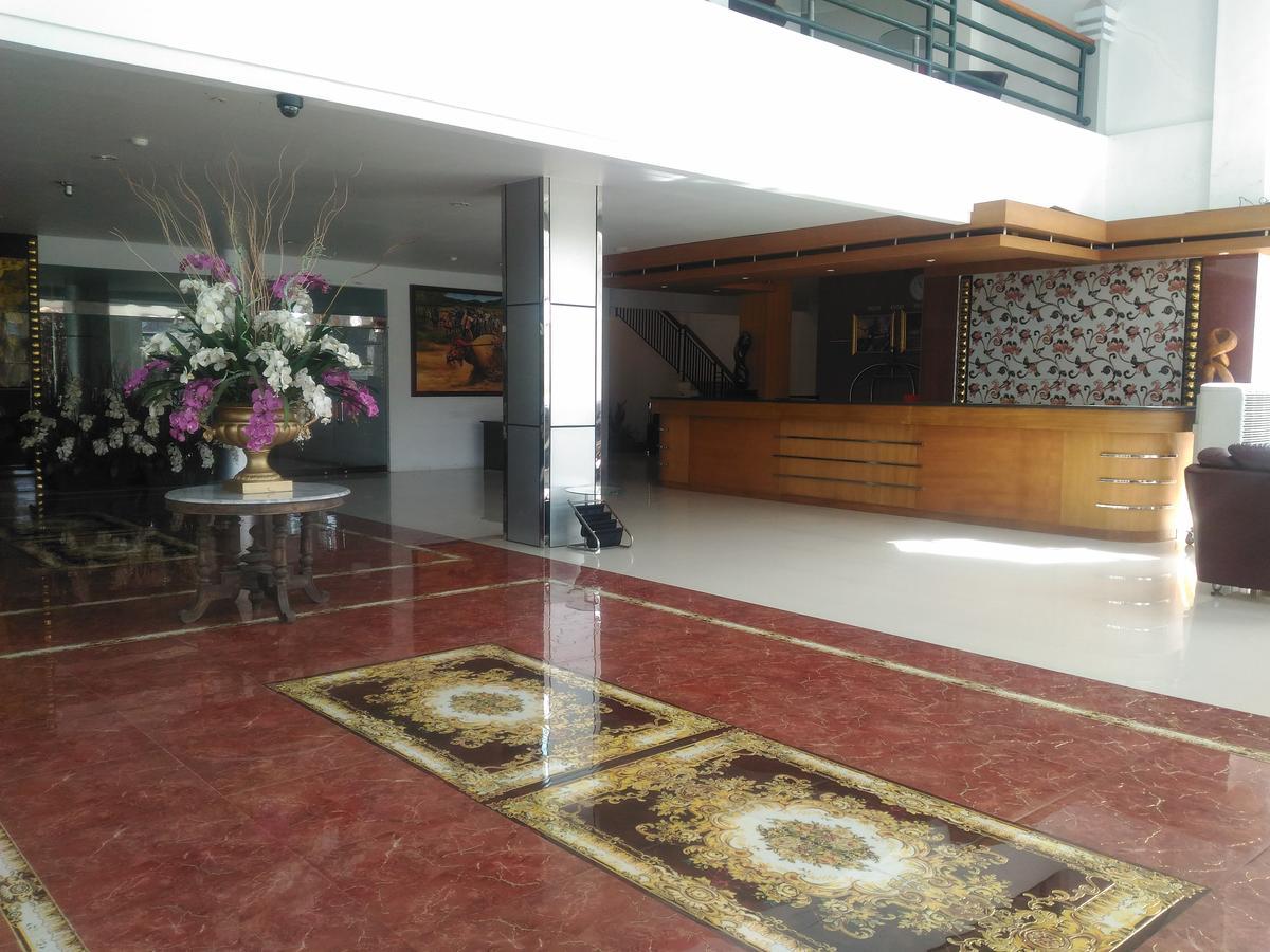 Grand Royal Taliwang Hotel Zewnętrze zdjęcie