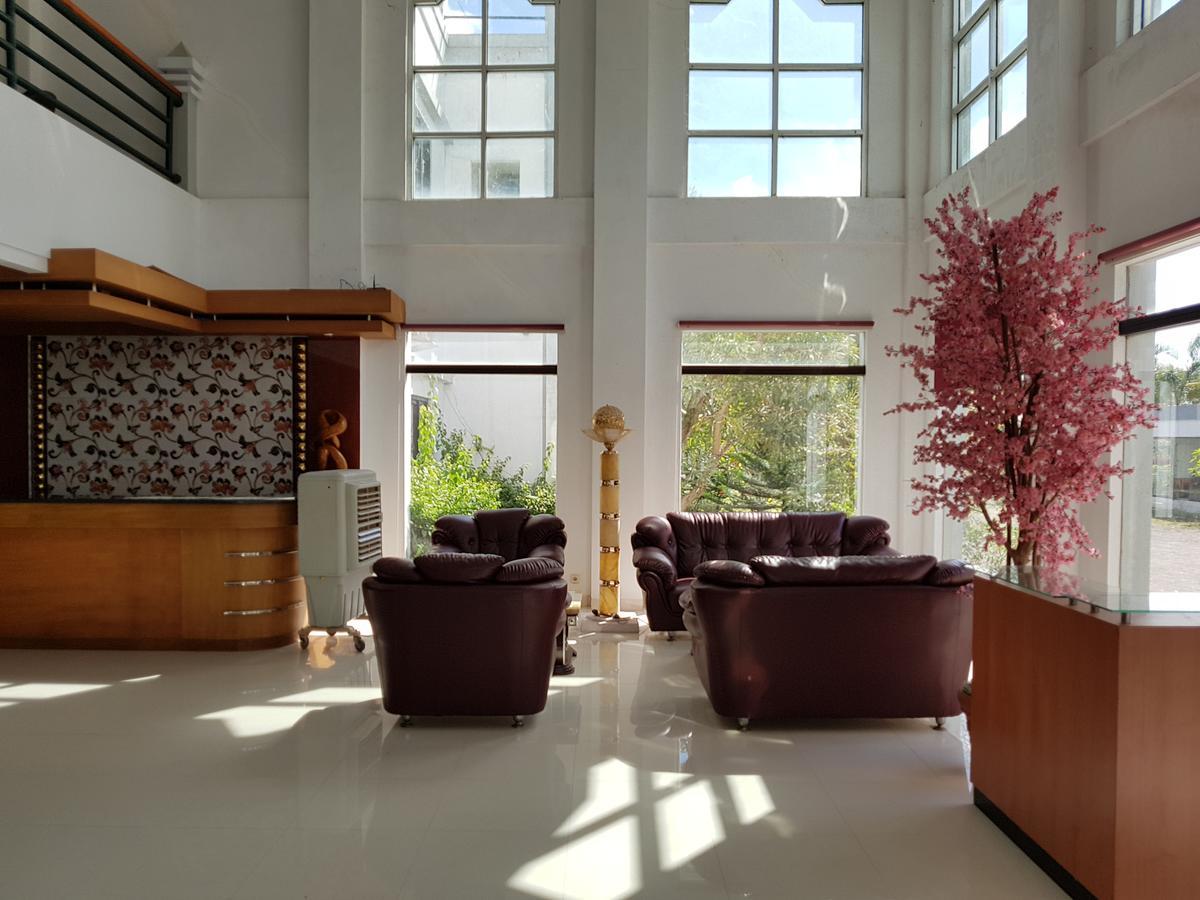 Grand Royal Taliwang Hotel Zewnętrze zdjęcie